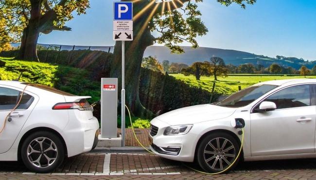 Carros elétricos só devem ser unanimidade a partir da próxima década