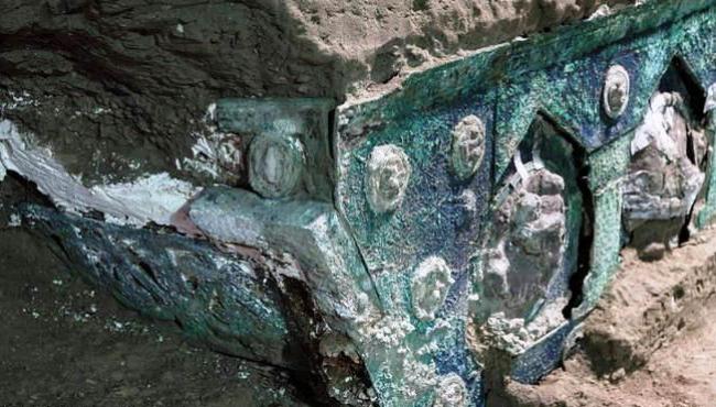 Carruagem cerimonial é descoberta quase intacta em Pompeia