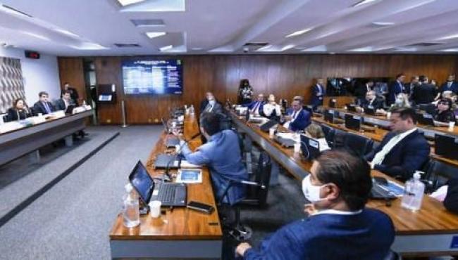CCJ aprova relatório da PEC do estouro com gasto de R$ 145 bilhões por dois anos