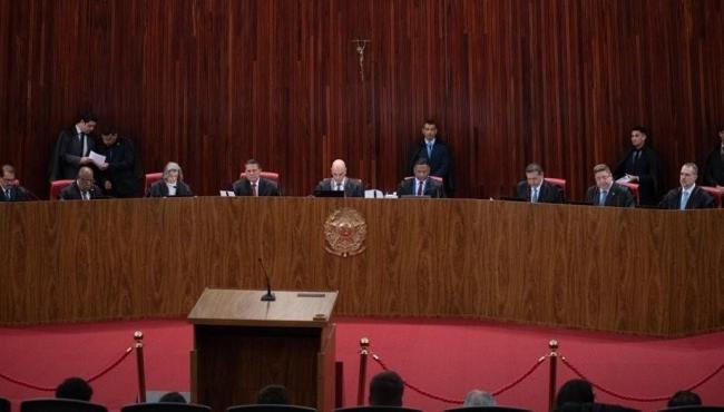 Com 3 votos a 1 pela inelegibilidade de Bolsonaro, TSE adia julgamento para sexta-feira (30)