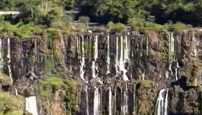 Com estiagem, Cataratas do Iguaçu registram a menor vazão de água do ano
