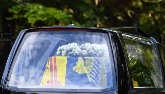 Cortejo fúnebre da rainha Elizabeth II deixa Balmoral