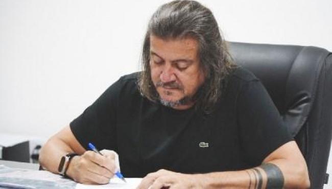 Daniel Santana sanciona lei que garante 20 por cento das vagas de DT’s para o primeiro emprego, em São Mateus, ES