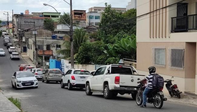 Delermano pede semáforo e Guarda Municipal no cruzamento da Rua da Liberdade com a Avenida José Tozze, em São Mateus, ES