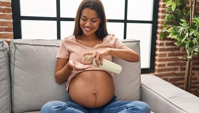 Dermatologista ensina como prevenir estrias na gravidez