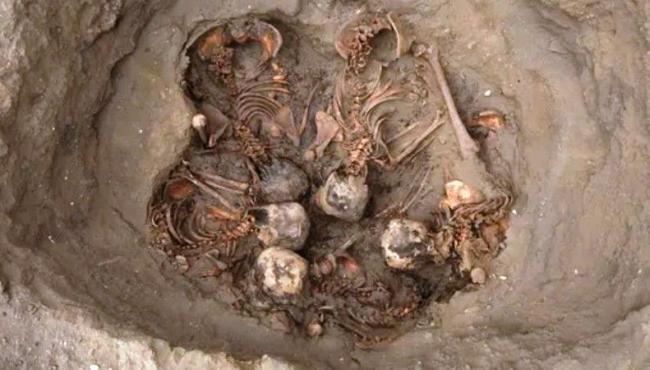 Descobertas tumbas de 76 crianças sacrificadas que tiveram seus corações arrancados em rituais, no Peru