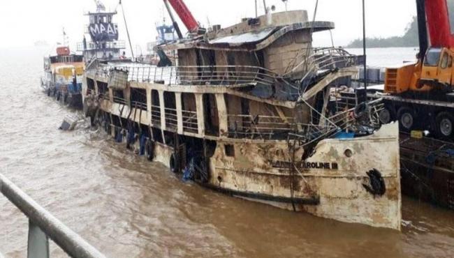 Dois corpos são encontrados em navio naufragado há mais de um mês