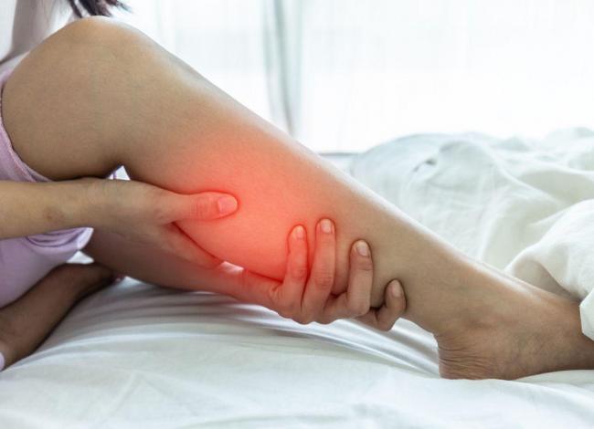 Dores nas pernas: veja as causas mais comuns