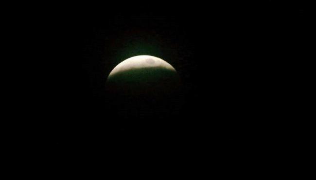 Eclipse lunar: saiba como o fenômeno vai influenciar a sexta-feira (5)