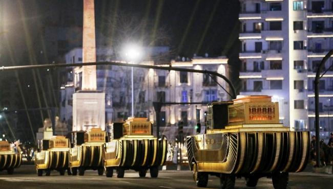 Egito faz parada pública com múmias do século 16 A.C. que serão transferidas de museu