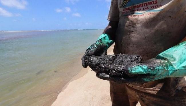 Em dois dias, duas toneladas de óleo são retiradas de praias em PE