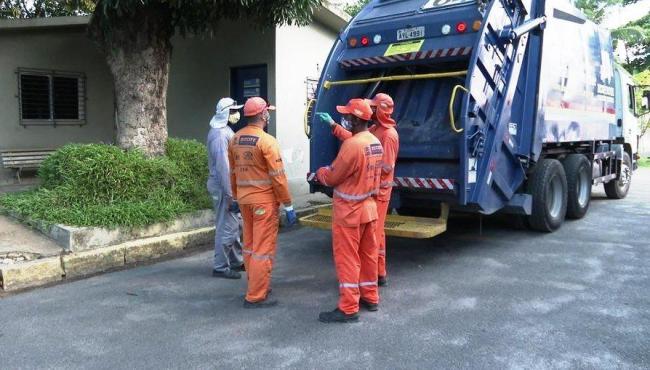 Empregada doméstica joga por acidente pacote com R$ 10 mil da patroa no lixo