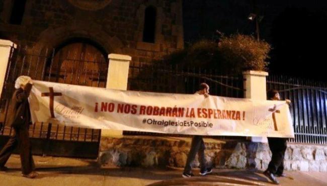 Ex-padre chileno é preso preventivamente por estupro e abuso de menores