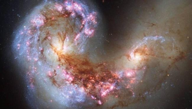 Galáxia “monstruosa” de 12 bilhões de anos é encontrada por astrônomos