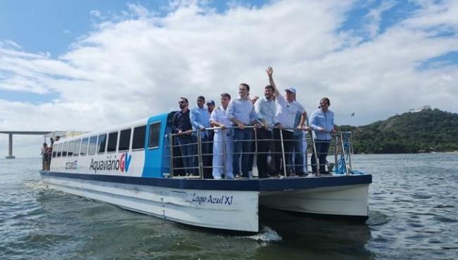 Governador Renato Casagrande acompanha teste da embarcação do novo Aquaviário