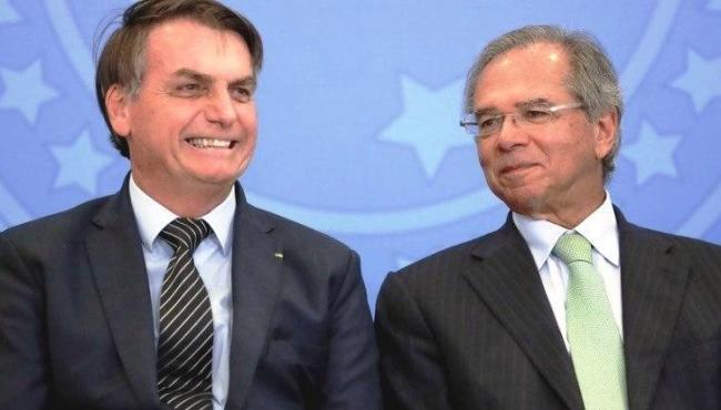 Governo avalia aumentar valor do Auxílio Brasil a 4 meses das eleições