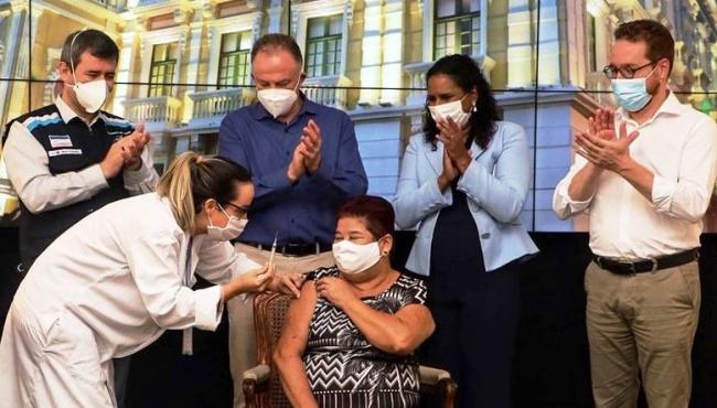 Governo inicia a vacinação de professores contra a Covid-19 no Espírito Santo