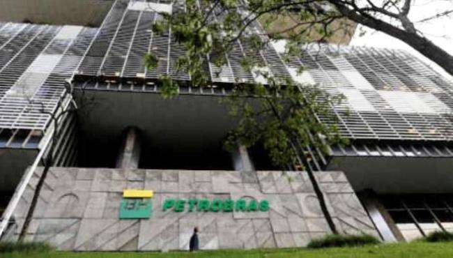 Governo pressiona Petrobras, que já estuda redução nos combustíveis
