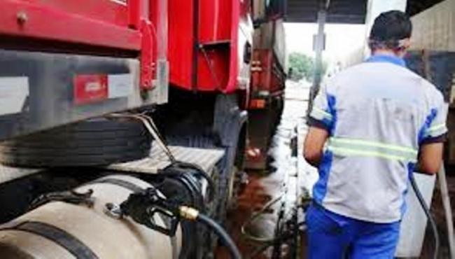 Governo pressionou e Petrobras reduz preço do diesel em 3,56% a partir desta sexta-feira (5)