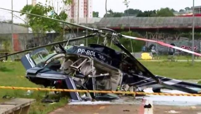 Helicóptero cai na Zona Sul de São Paulo e deixa dois feridos