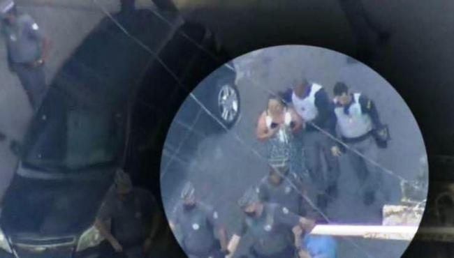 Homem mantém esposa refém e atira no próprio peito, em São Paulo