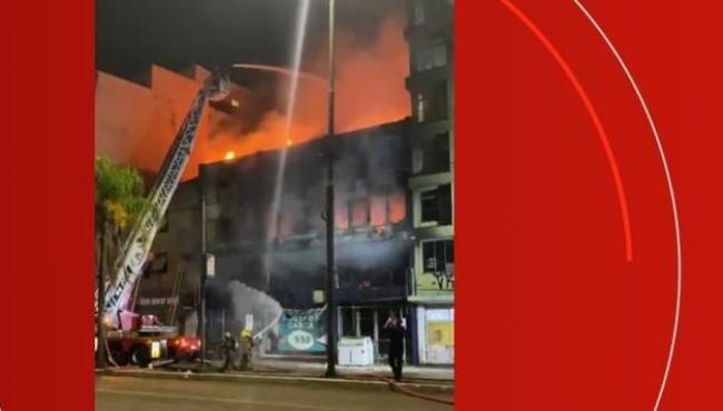 Incêndio mata nove pessoas em pousada de Porto Alegre, no RS