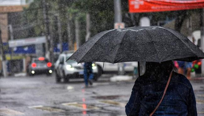 Inmet emite alerta de chuva forte para 34 cidades do Sul do ES