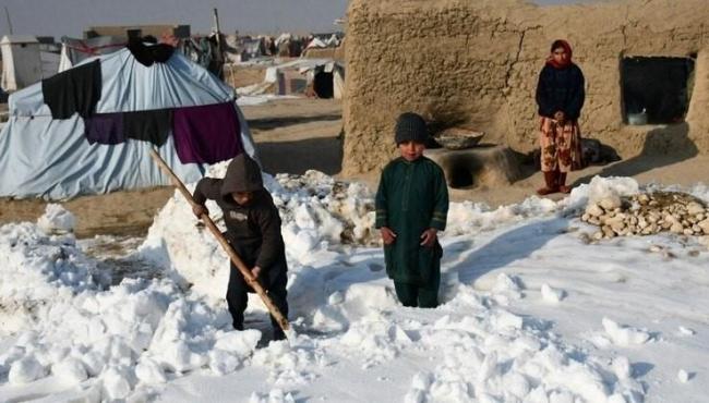 Inverno congelante no Afeganistão mata de frio pelo menos 37 crianças