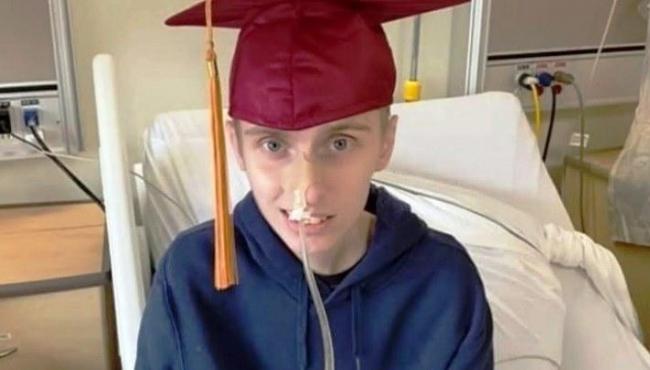 Jovem de 20 anos, que precisaria de seis transplantes, planeja morte assistida