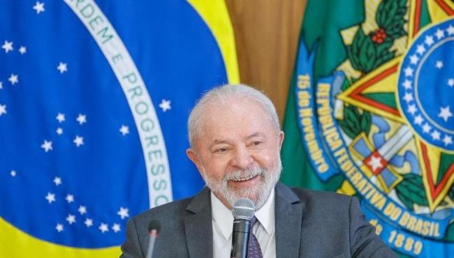 Lula volta a prometer isenção do IR para quem ganha até R$ 5 mil