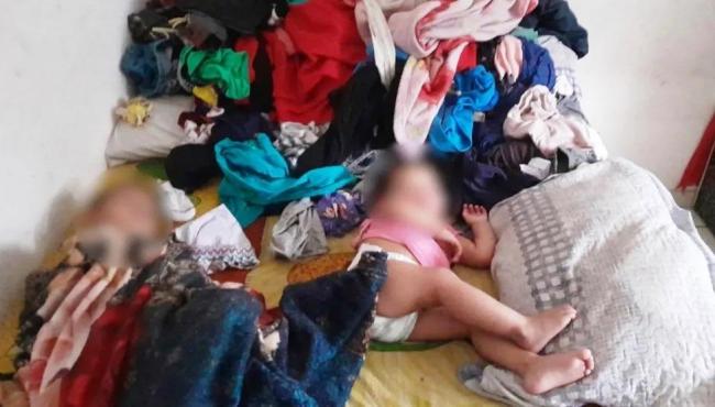 Mãe é presa ao sair para usar maconha e deixar filhos de 1 e 4 anos em quarto com roupas sujas e drogas