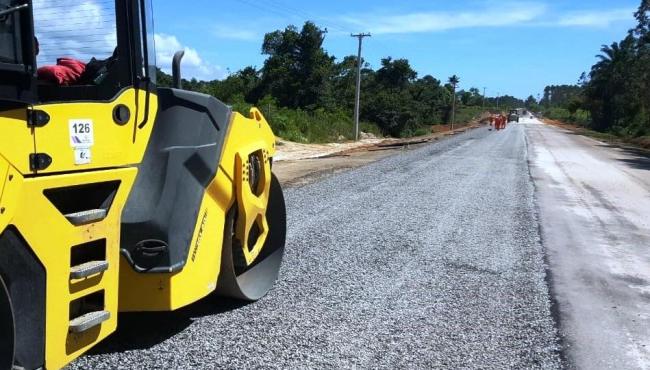 Mais de 40% das obras de pavimentação da Rodovia Conceição da Barra – Itaúnas estão concluídas