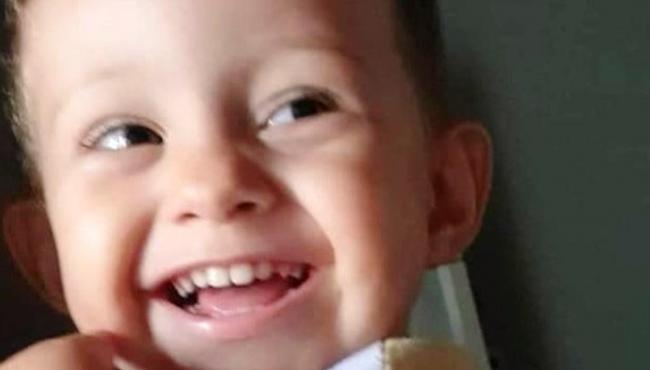 Menino de 2 anos morre engasgado com jujuba