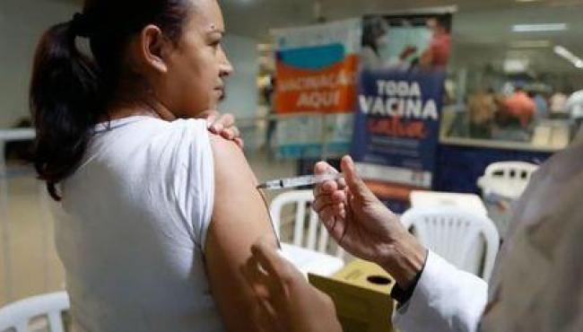Ministério da Saúde vai antecipar vacinação contra influenza por alta de Covid-19 e dengue