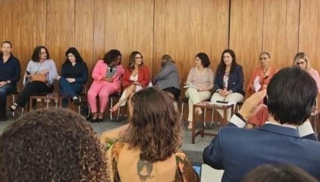 Ministras abrem mês das mulheres com campanha e café no Planalto
