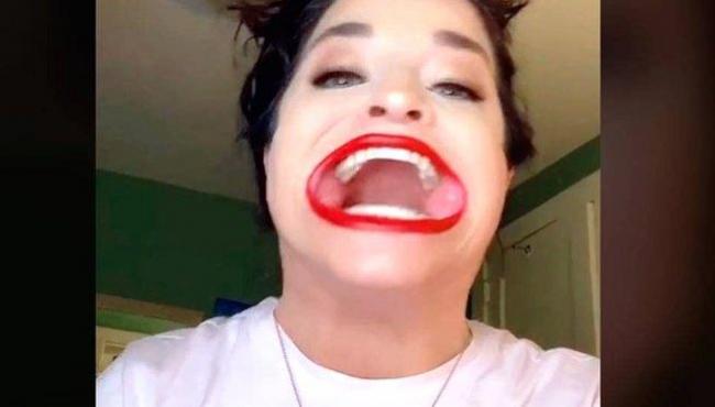 Mulher viraliza no TikTok por causa de sua grande boca