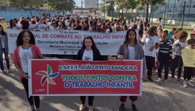 Passeatas de conscientização marcam Dia Mundial de Combate ao Trabalho Infantil na rede municipal de ensino em São Mateus, ES