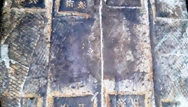 Pesquisadores decifram escritos em caixas misteriosas encontradas em praias da Bahia