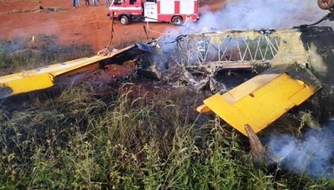 Piloto morre carbonizado após avião cair e pegar fogo em Goiás