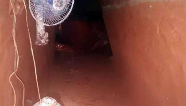 Polícia descobre túnel de 60m que seria usado em roubo a cofre de banco