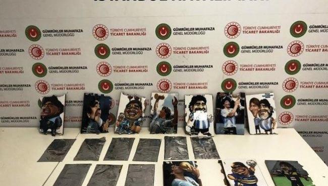 Polícia encontra R$ 1 milhão em cocaína escondido em quadros de Maradona
