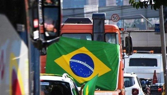Protestos pedem fim de isolamento social em diversas regiões do Brasil