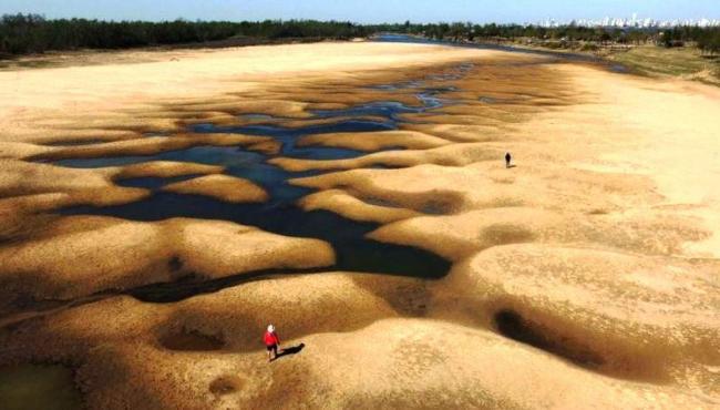 Rio Paraná, o 2º maior do continente, registra maior seca desde 1944: Imagens impacantes