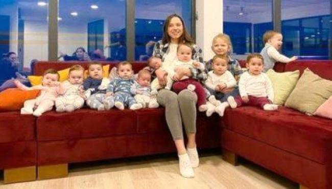 Russa usa barrigas solidárias para chegar a maior família do mundo e almeja mais de 100 filhos