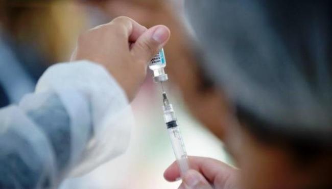 Saúde aprova vacinação com Pfizer para bebês a partir de 6 meses