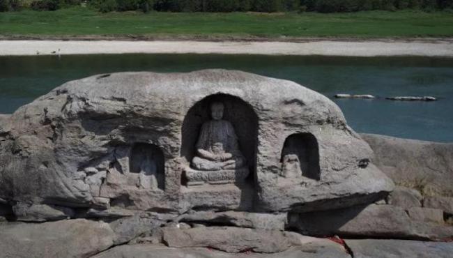 Seca revela estátuas budistas centenárias na China