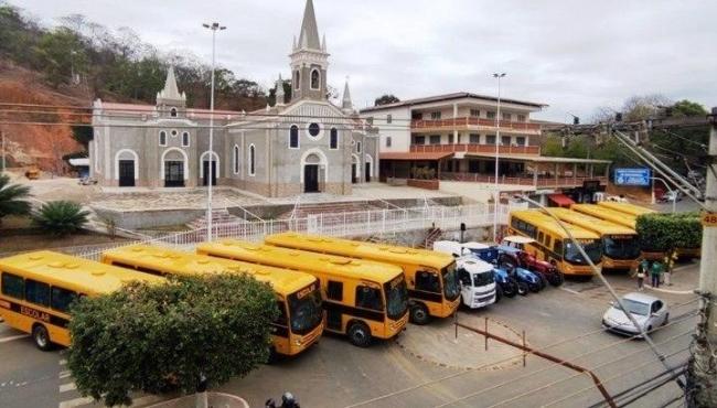 Sedu entrega dez novos ônibus escolares ao município de São Roque do Canaã, ES