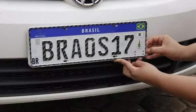 Senadores querem cidade e estado de volta nas placas dos veículos brasileiros