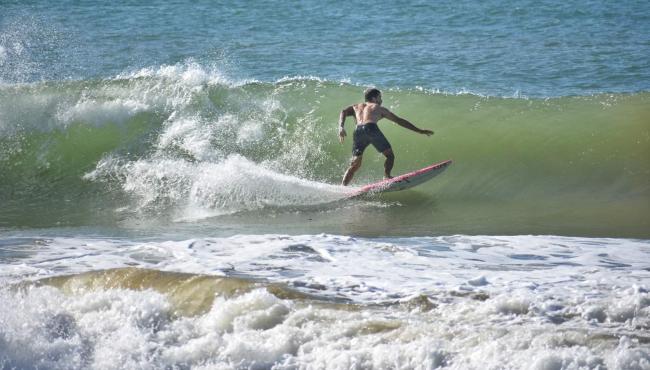 Surfistas se enfrentam nas ondas de Linhares a partir desta sexta-feira (23)