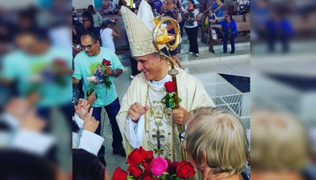 Suspeito de desviar R$ 2 milhões de igreja, bispo celebra missas no DF